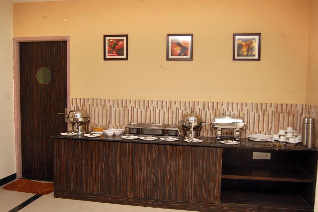 Orange Inn, Manapakkam チェンナイ エクステリア 写真